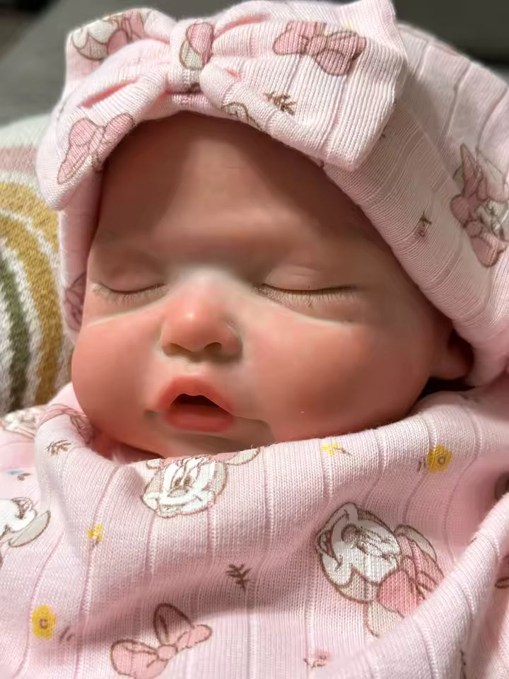 Lalka Reborn 46 cm – śpiąca dziewczynka z miękkiego silikonu