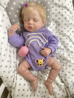 Lalka Reborn 48 cm – śpiące niemowlę z miękkim materiałowym korpusem