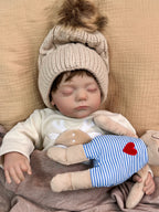 Lalka Reborn 48 cm – śpiące niemowlę z miękkim materiałowym korpusem