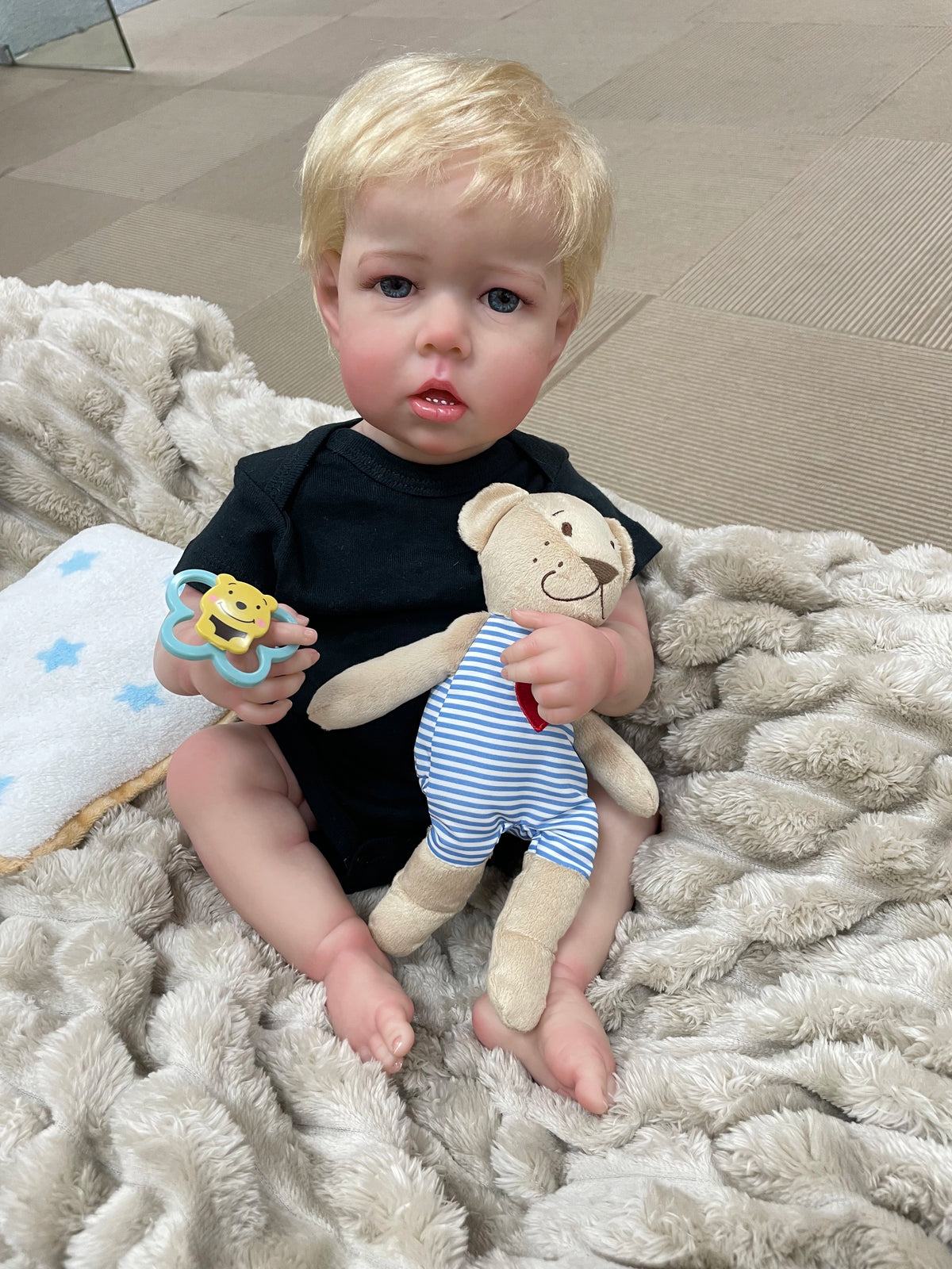 Lalka Reborn 55 cm – realistyczny chłopiec z niebieskimi oczami