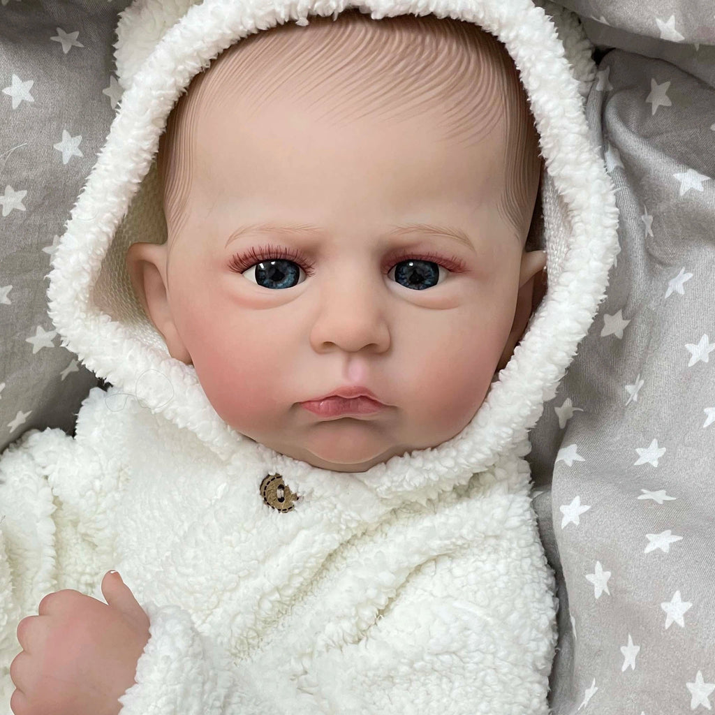 Lalka Reborn 48 cm – realistyczny chłopiec z niebieskimi oczami