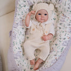 Lalka Reborn Bettie 48 cm – realistyczna dziewczynka z pełnego winylu silikonowego