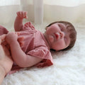 Lalka Reborn Mila 50 cm – realistyczne niemowlę z miękkim korpusem