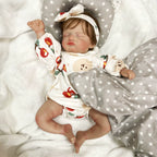 Lalka Reborn Rosie 48 cm – śpiące niemowlę z miękkim materiałowym korpusem