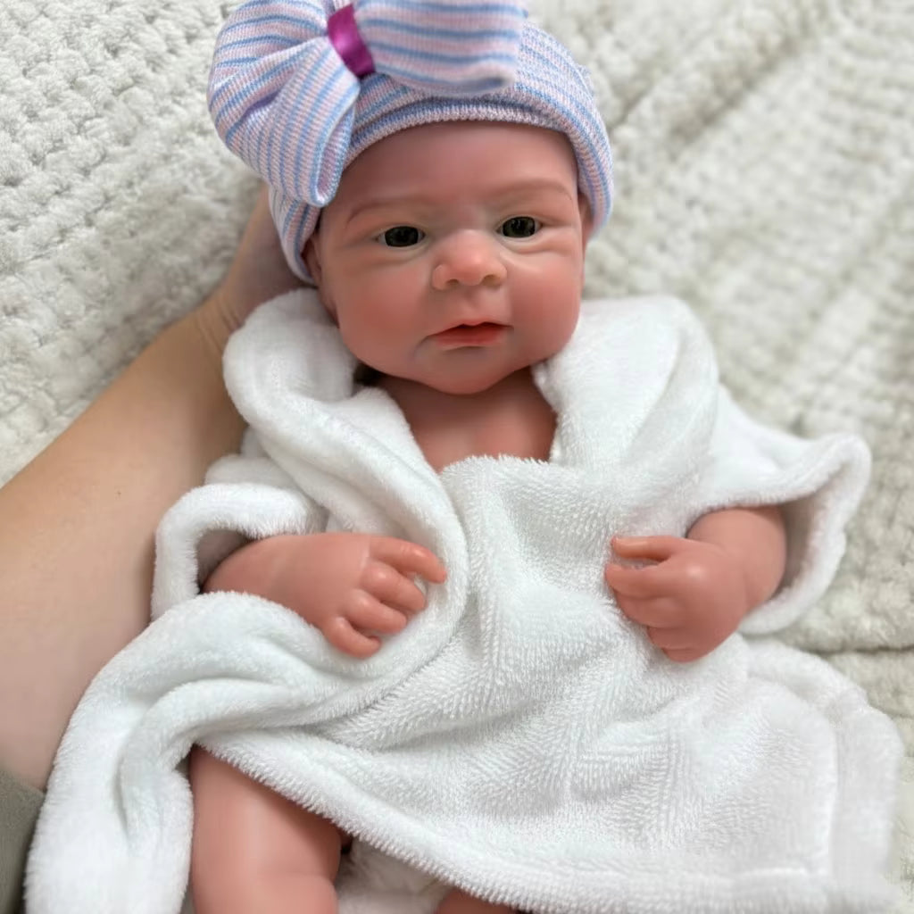 Lalka Reborn Elijah 44 cm – realistyczny chłopiec z miękkiego silikonu