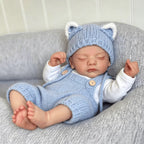 Lalka Reborn Sammy 45 cm – śpiące niemowlę z materiałowym korpusem