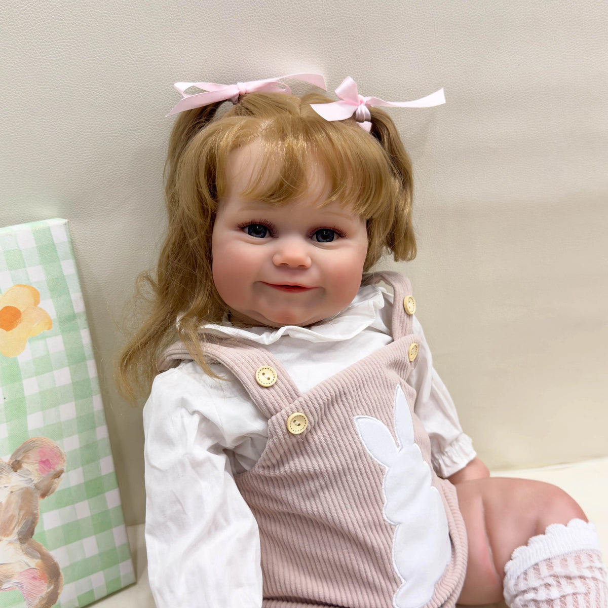 Lalka Reborn Maddie 60 cm – realistyczna dziewczynka z miękkim materiałowym korpusem