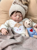 Lalka Reborn 48 cm – śpiące niemowlę z miękkim materiałowym korpusem