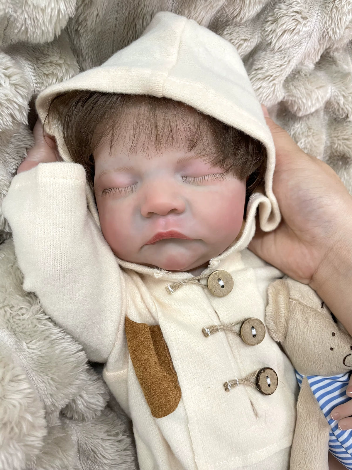 Lalka Reborn Riley 50 cm – realistyczne niemowlę z zamkniętymi oczami