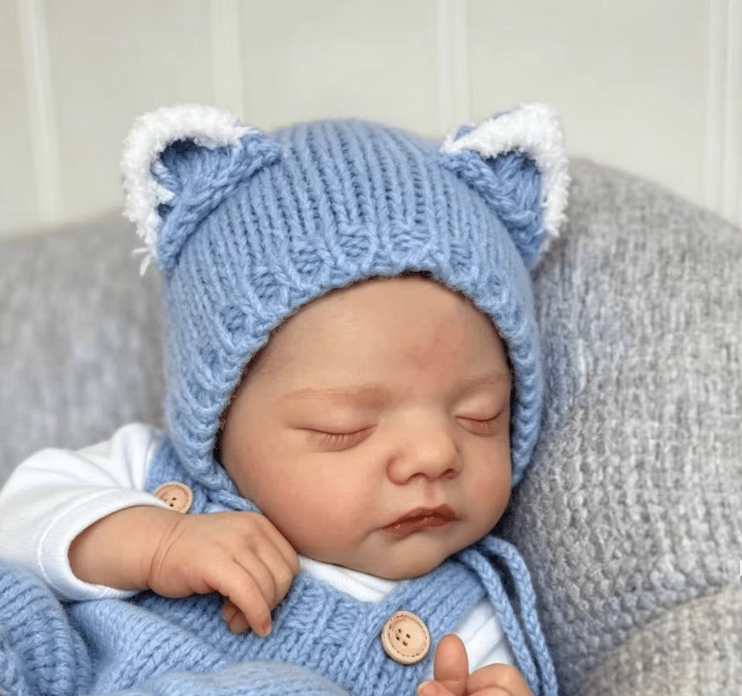 Lalka Reborn Sammy 45 cm – śpiące niemowlę z materiałowym korpusem